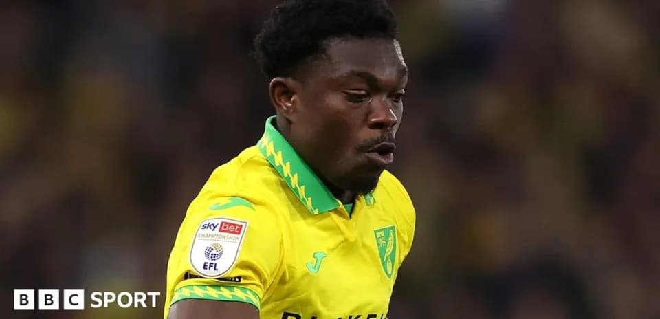 Jugador de Norwich City corriendo durante un partido