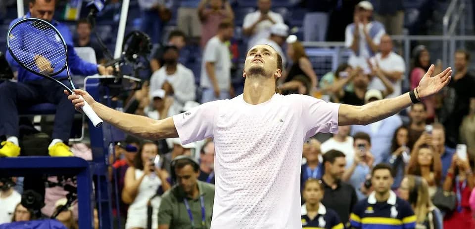 Jugador de tenis celebrando en el torneo US Open