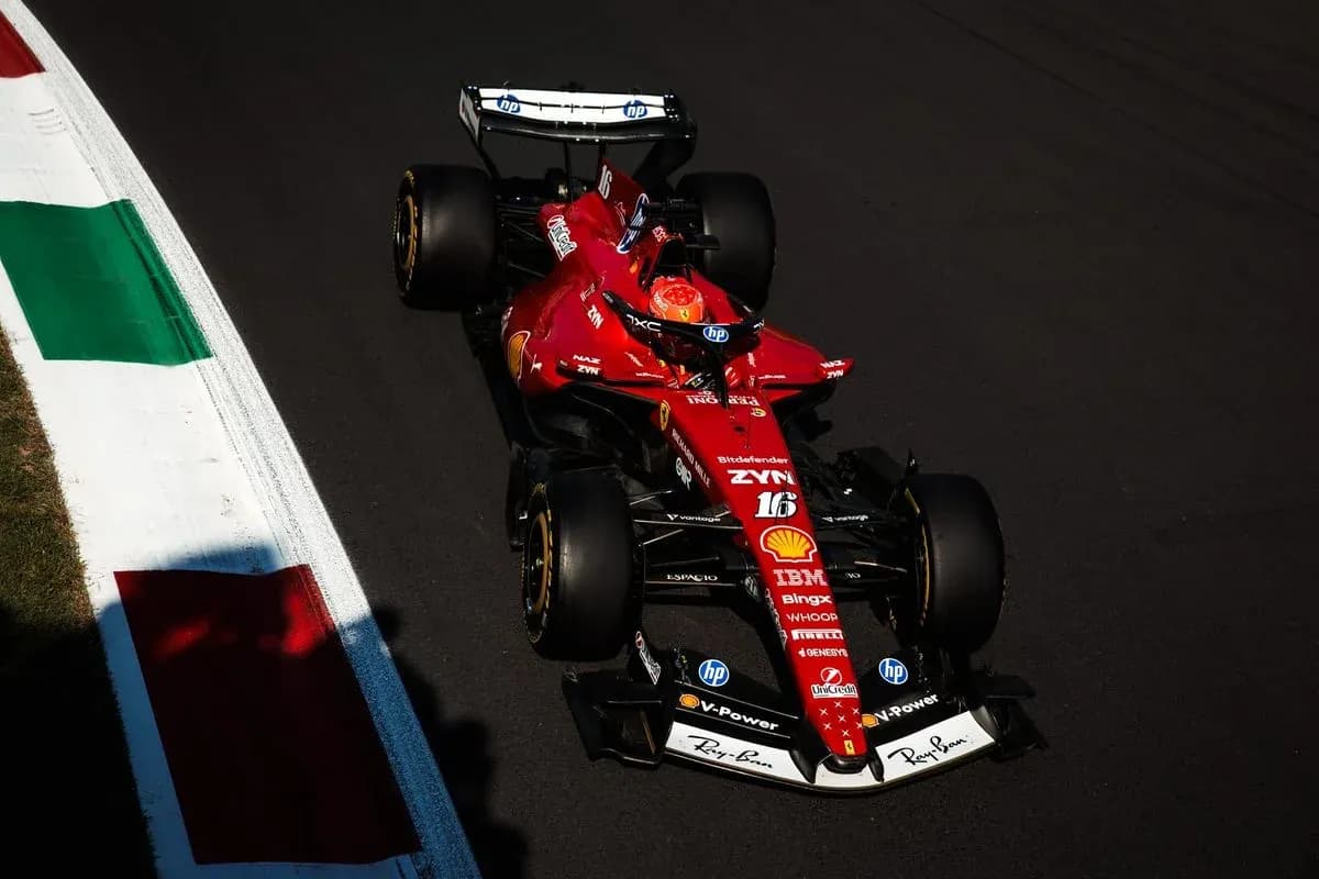 Coche de Fórmula 1 de Ferrari en la pista