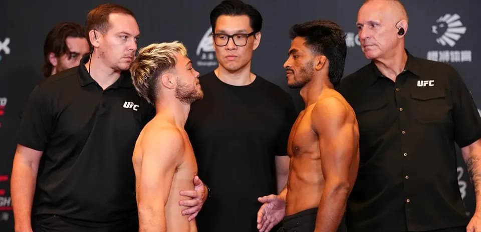 Dos peleadores pesándose en evento de UFC