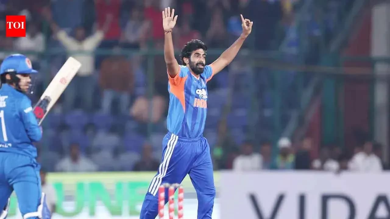 Jugador de cricket celebrando un wicket en el partido