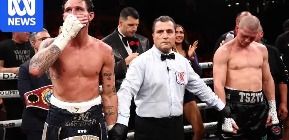 Boxeadores en el ring tras la pelea