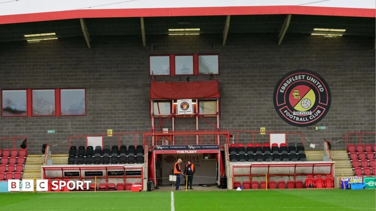 Vista del estadio de Ebbsfleet United y sus gradas