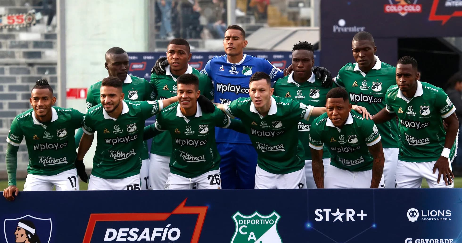 Jugadores de Deportivo Cali posando en equipo