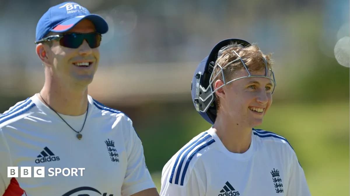 Jugadores de cricket sonriendo durante el entrenamiento