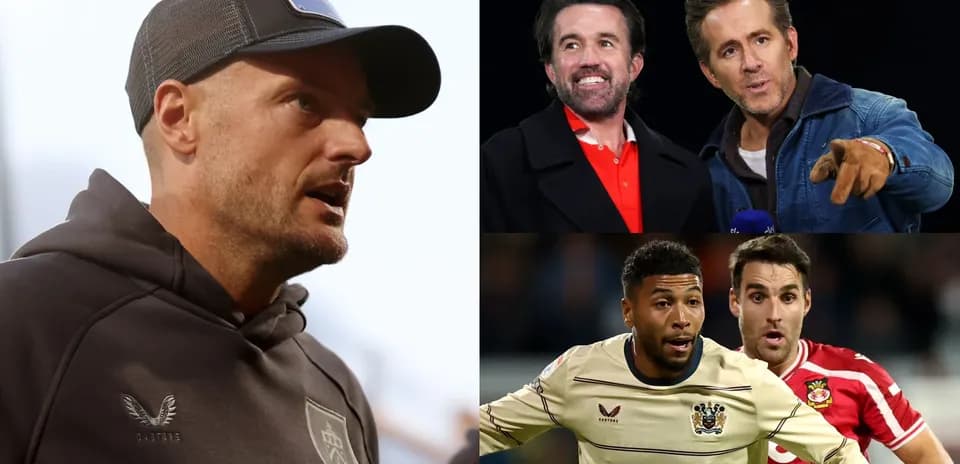 Entrenador, presentadores y jugadores en acción durante partido