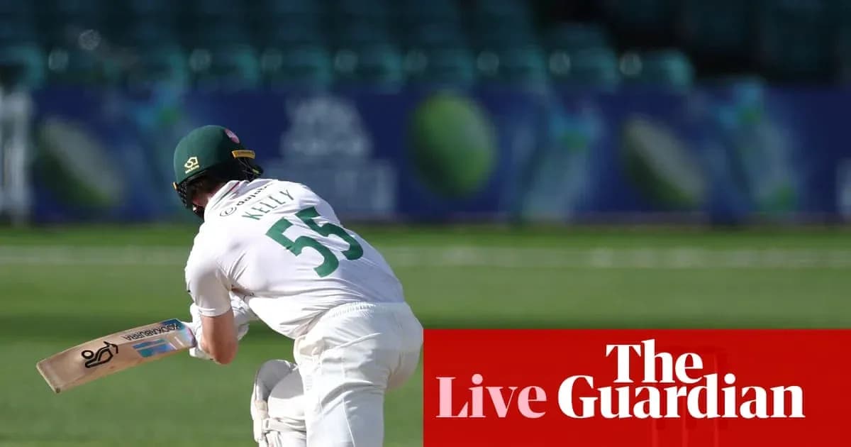 Jugador bateando en partido de cricket