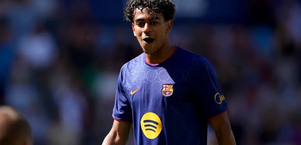 Jugador de Barcelona en el campo durante el partido