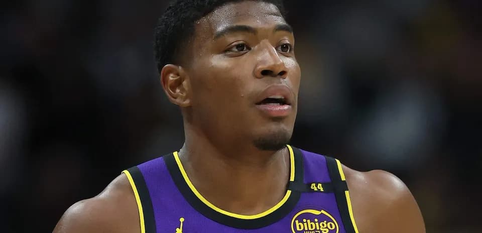 Jugador de los Lakers en acción durante el partido