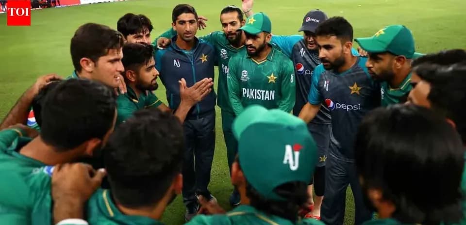 Jugadores de Pakistán en reunión antes del partido