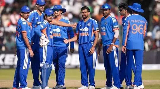 Jugadores de cricket de India en reunión en el campo