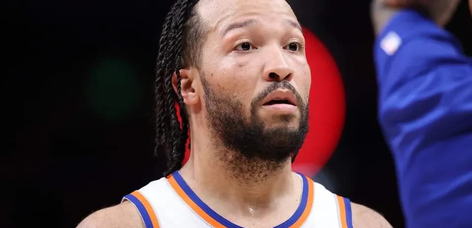 Jugador de baloncesto con camiseta de los Knicks
