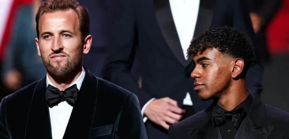 Dos jugadores en ceremonia de premiación