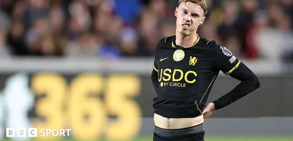 Jugador de Chelsea mostrando frustración en el campo