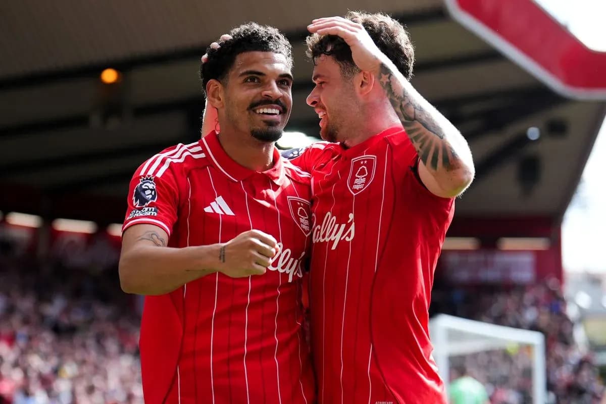 Jugadores de Nottingham Forest celebrando un gol