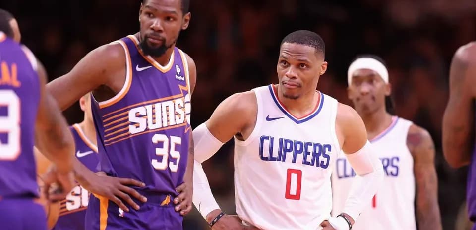 Jugadores de NBA en acción durante el partido