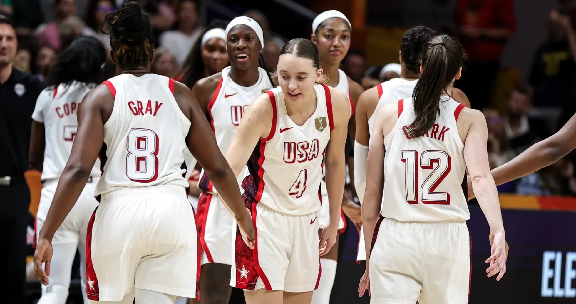Jugadoras de baloncesto de Estados Unidos en celebración