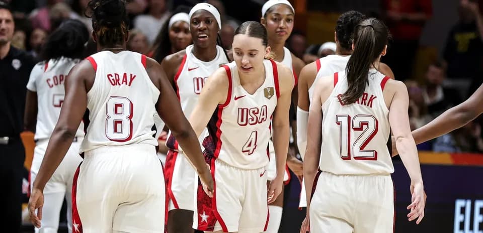 Jugadoras de baloncesto de Estados Unidos en celebración