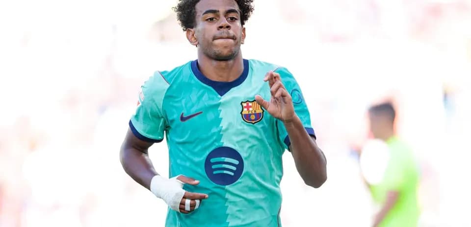 Jugador de Barcelona corriendo durante un partido