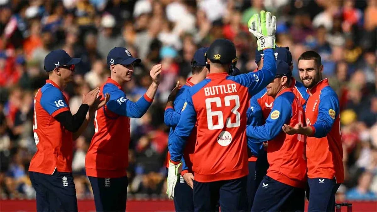 Jugadores de Inglaterra celebrando un wicket en partido