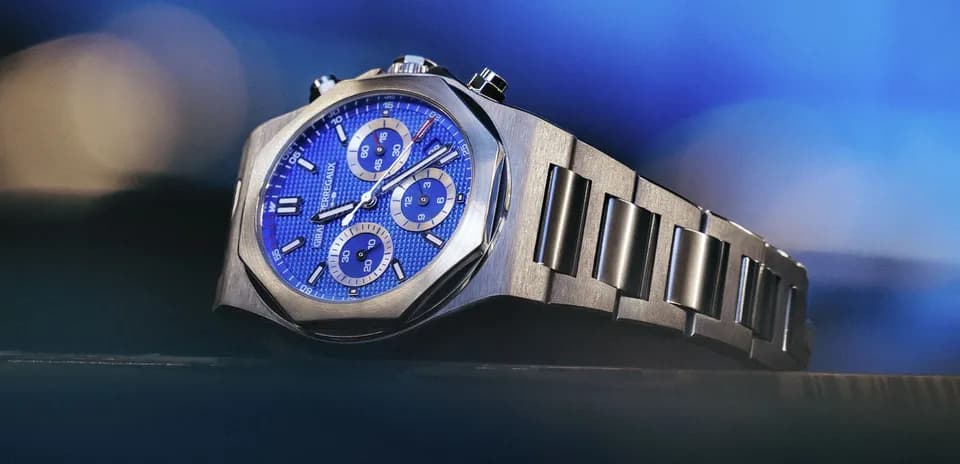 Reloj de pulsera con esfera azul y cronógrafo