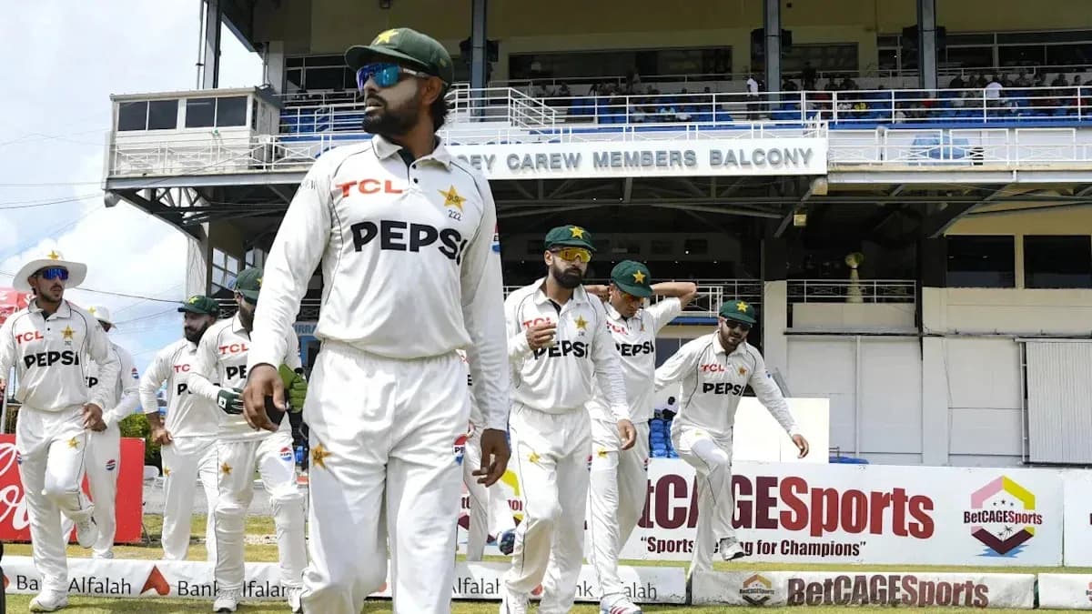 Jugadores de cricket de Pakistán entrando al campo