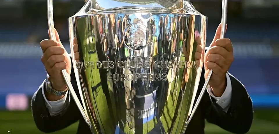 Trofeo de la UEFA Champions League en presentación