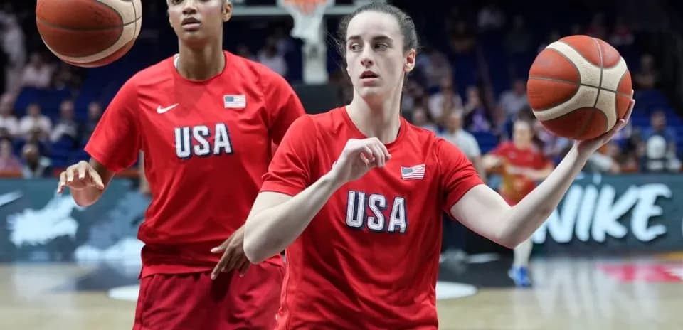Jugadoras de baloncesto de USA calentando antes del partido