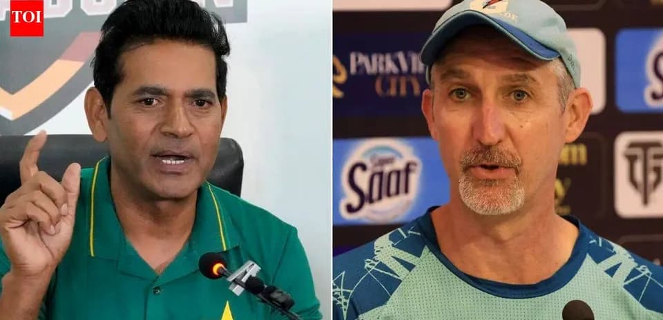 Dos entrenadores en conferencia de prensa
