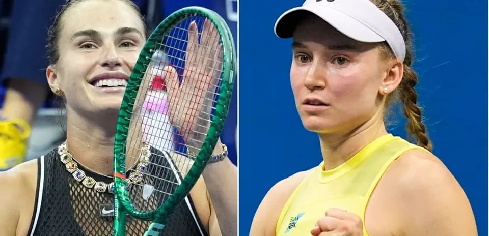 Jugadoras de tenis en poses diferentes durante partido