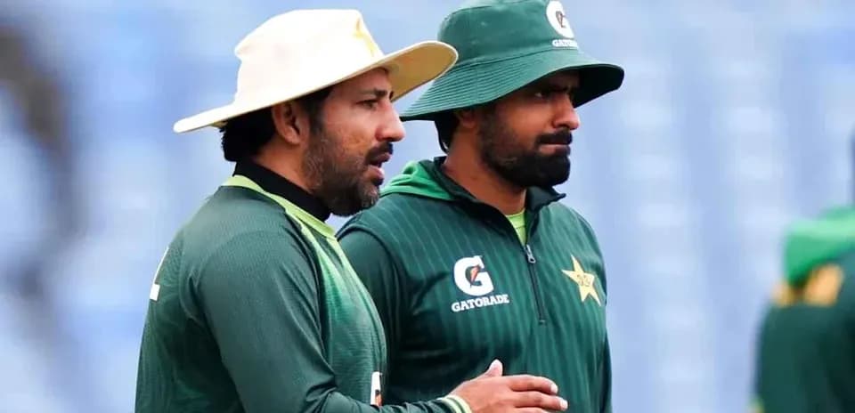 Jugadores de Pakistán conversando durante entrenamiento