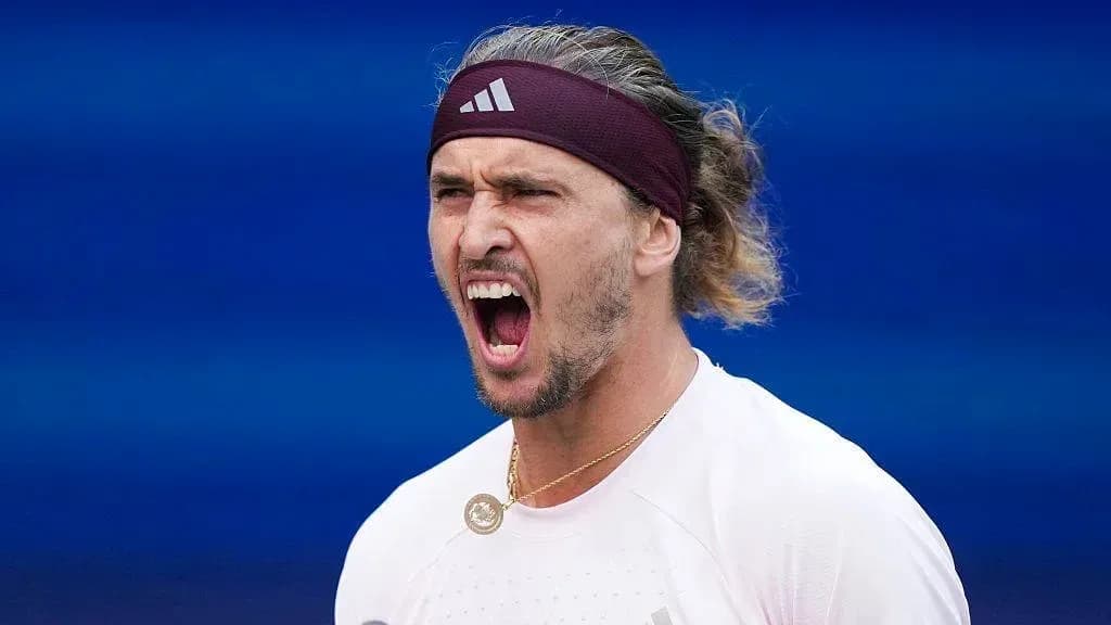 Jugador de tenis gritando durante un partido Jugador de tenis gritando durante un partido