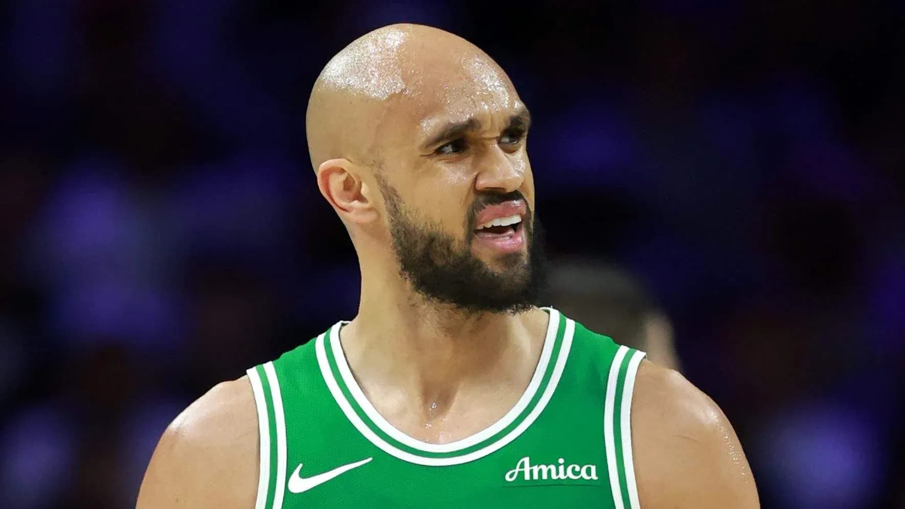 Jugador de baloncesto con camiseta verde en juego Jugador de baloncesto con camiseta verde en juego