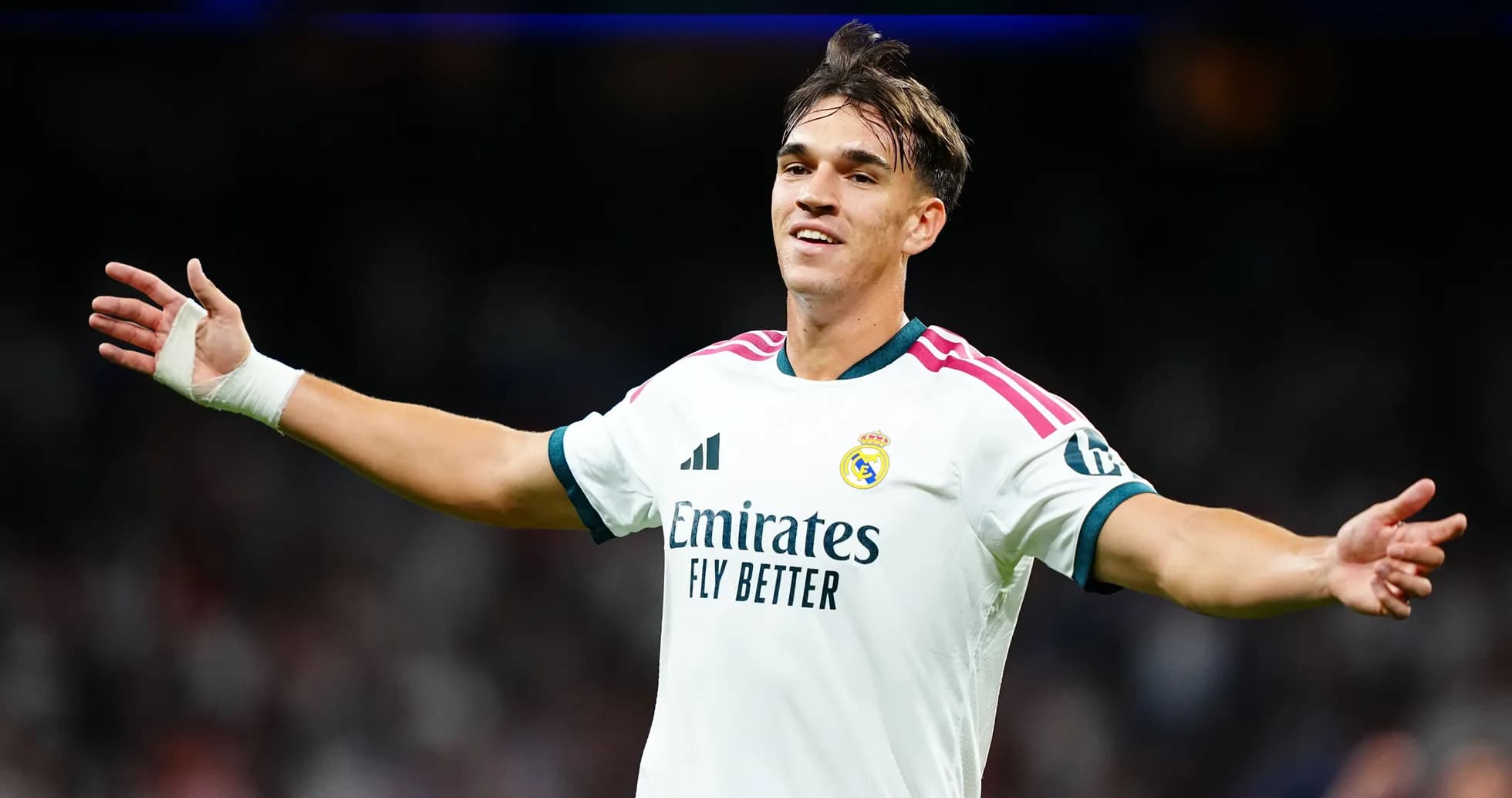 Jugador de Real Madrid celebrando un gol en partido Jugador de Real Madrid celebrando un gol en partido