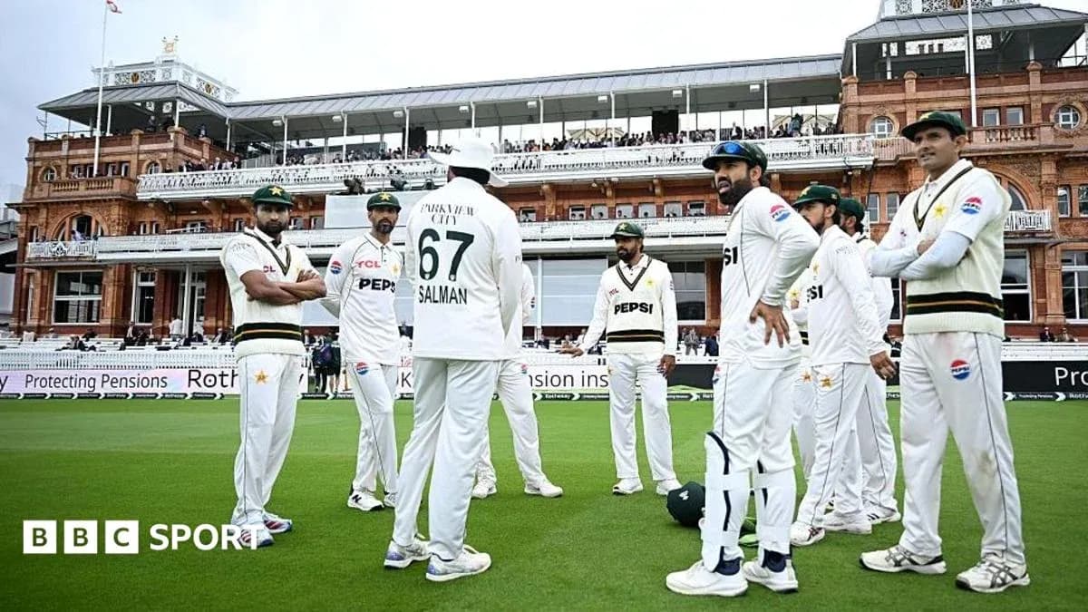 Jugadores de cricket de Pakistán en el campo Jugadores de cricket de Pakistán en el campo