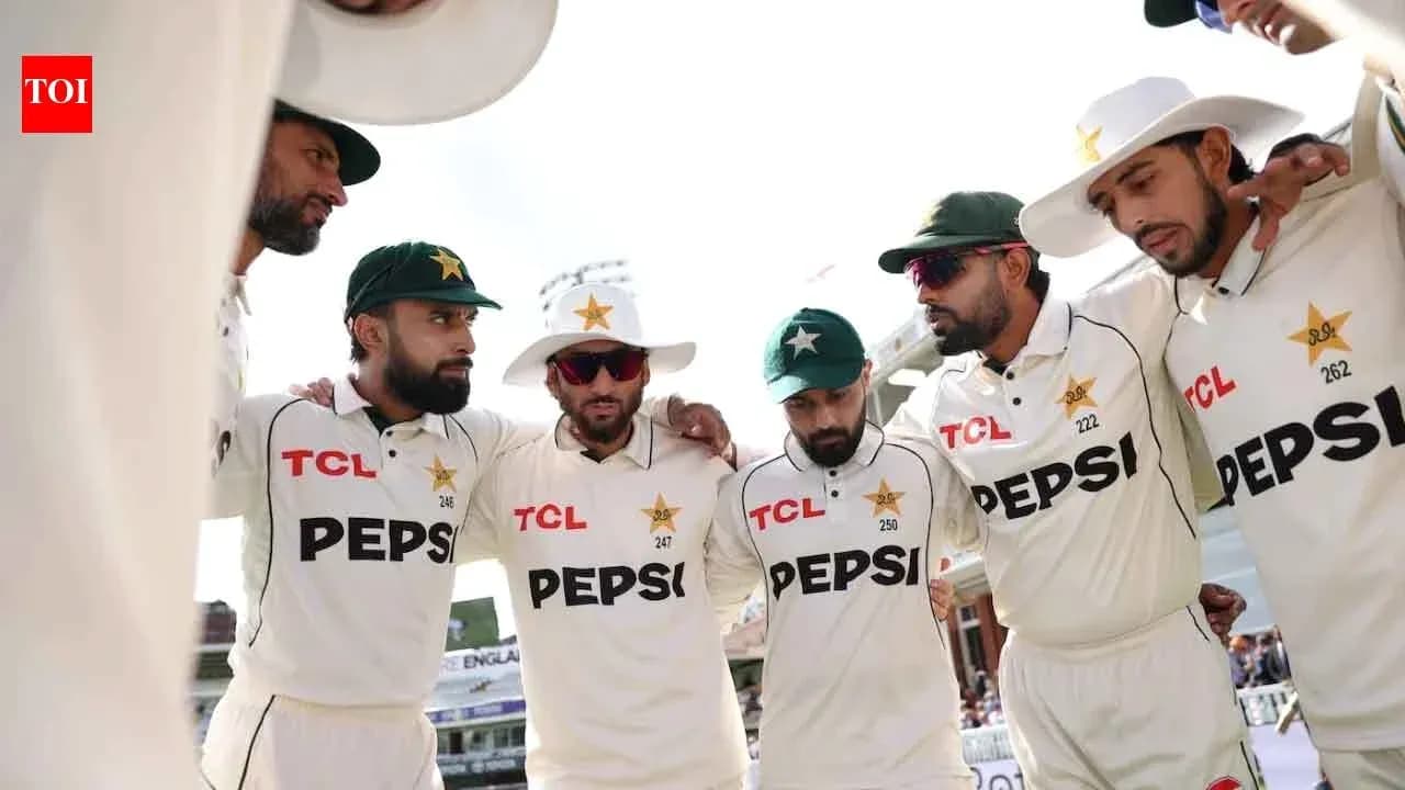 Jugadores de cricket de Pakistán en círculo antes del partido Jugadores de cricket de Pakistán en círculo antes del partido