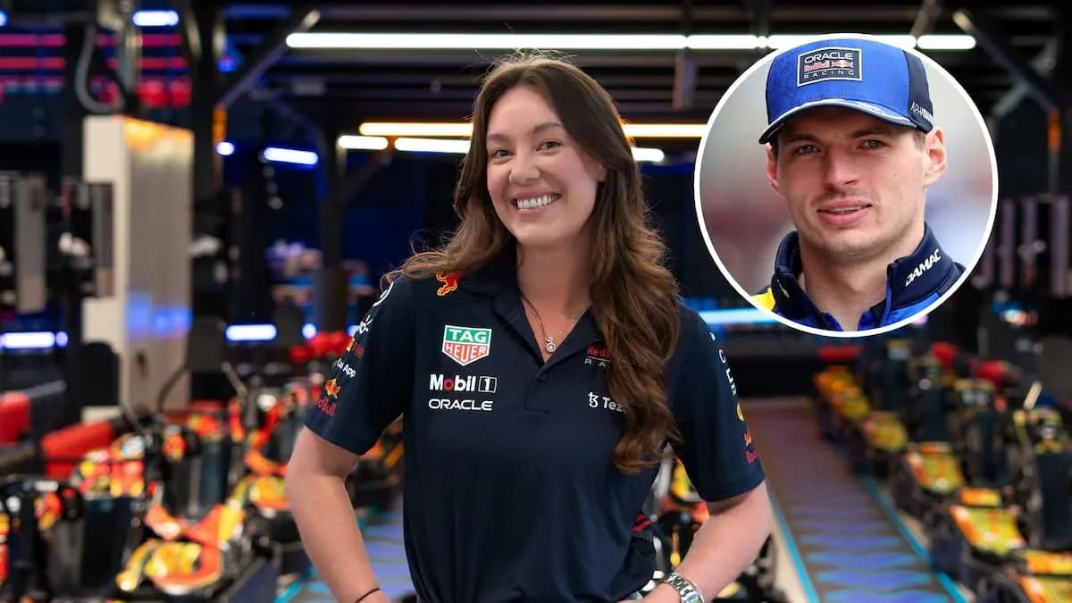 Mujer con camiseta de Red Bull en box de F1 Mujer con camiseta de Red Bull en box de F1