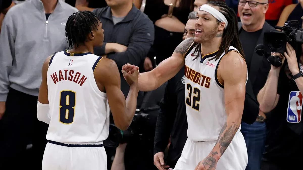 Jugadores de los Nuggets celebrando durante un partido Jugadores de los Nuggets celebrando durante un partido