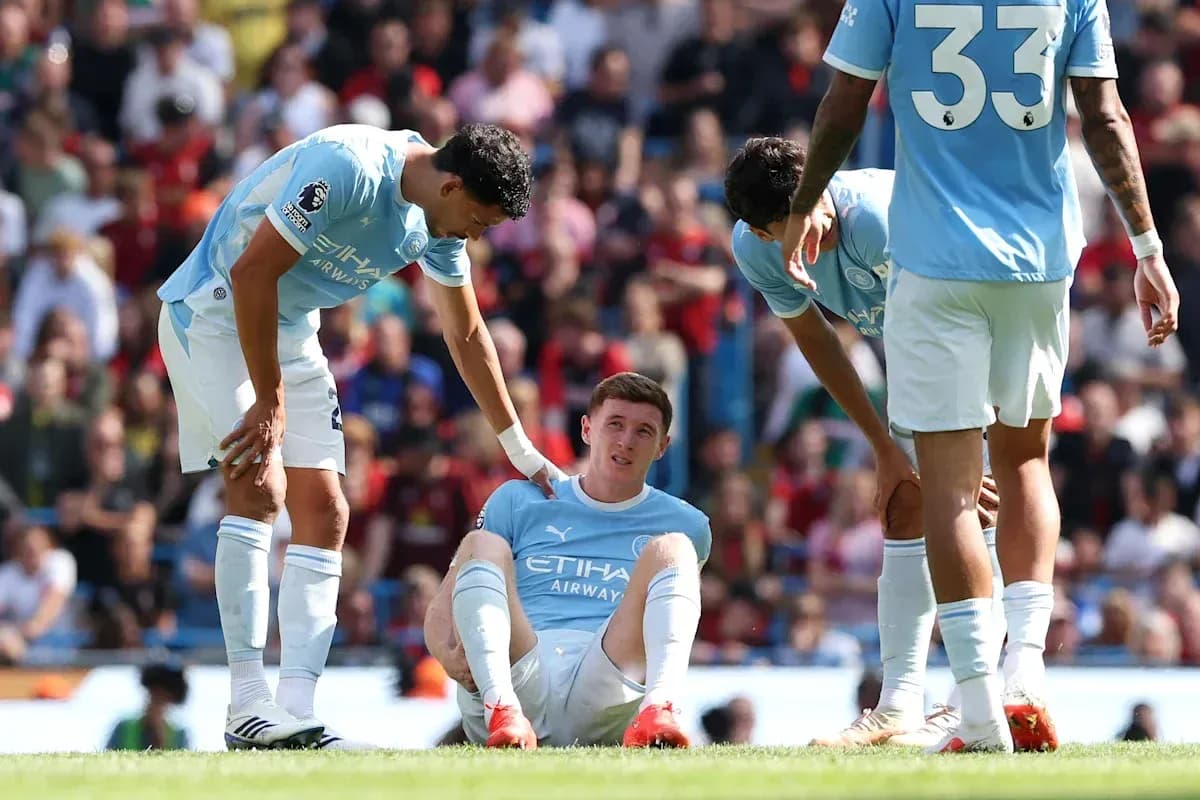 Jugador de Manchester City sentado tras una lesión Jugador de Manchester City sentado tras una lesión
