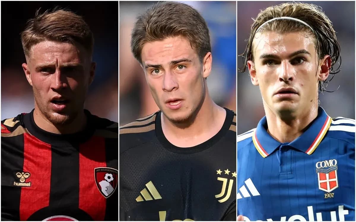 Tres futbolistas en acción con diferentes camisetas Tres futbolistas en acción con diferentes camisetas