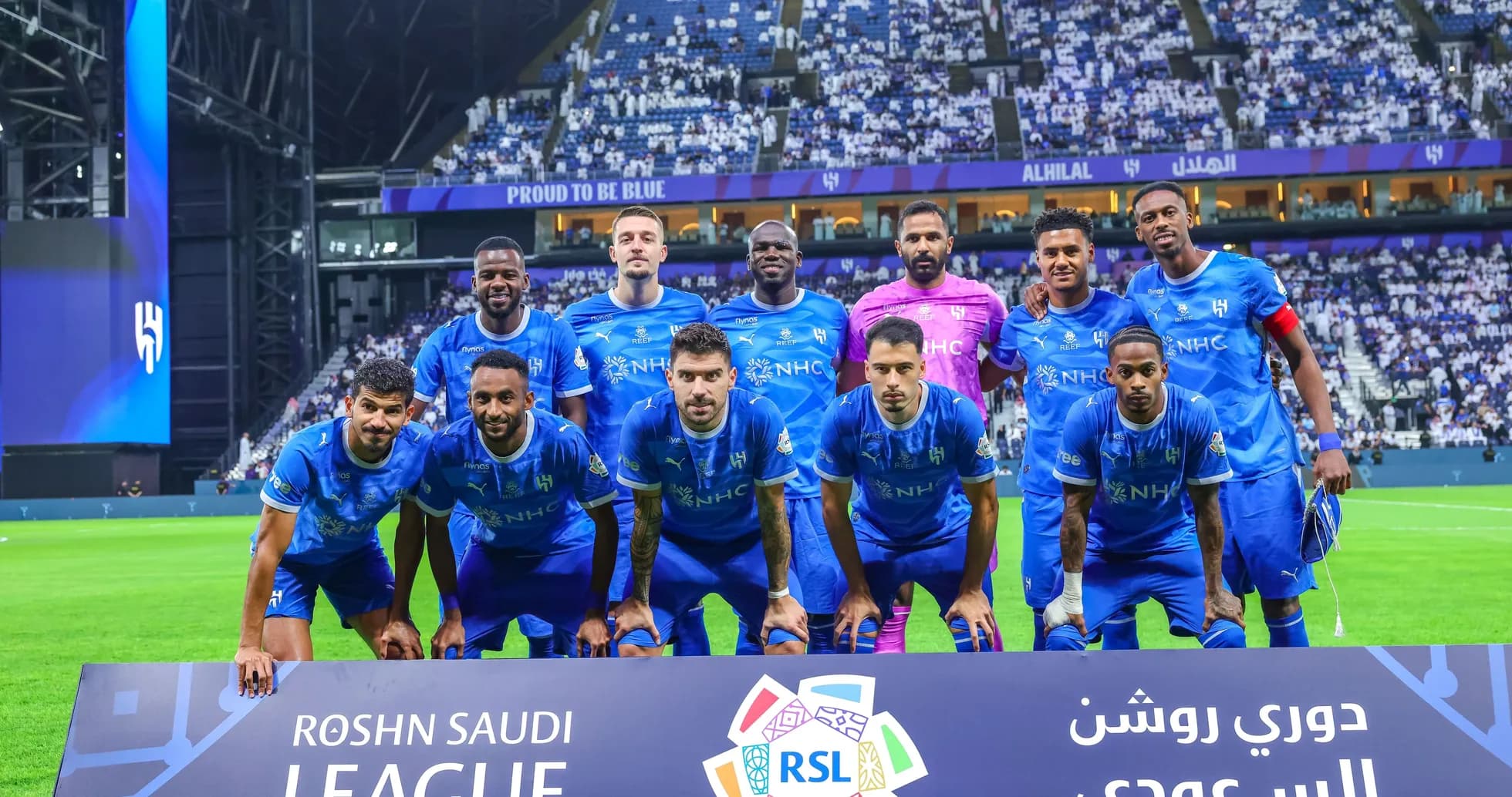 Equipo de Al Hilal posando en el estadio Equipo de Al Hilal posando en el estadio