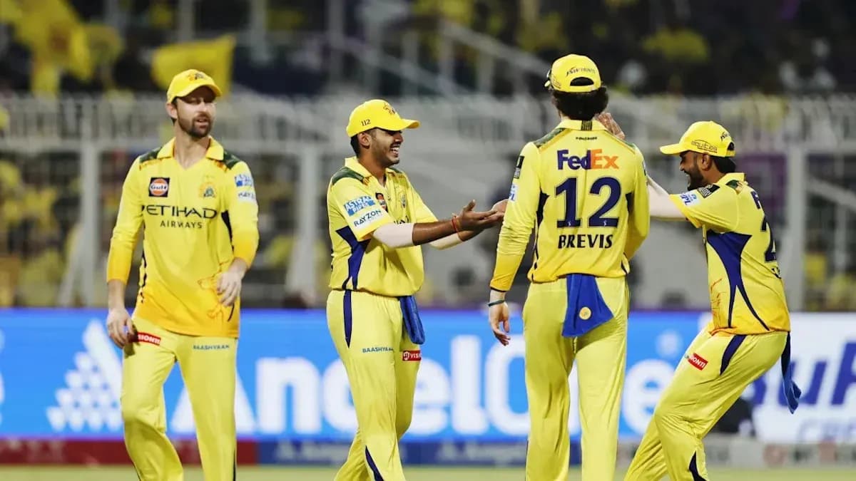 Jugadores de Chennai Super Kings celebrando en el campo Jugadores de Chennai Super Kings celebrando en el campo