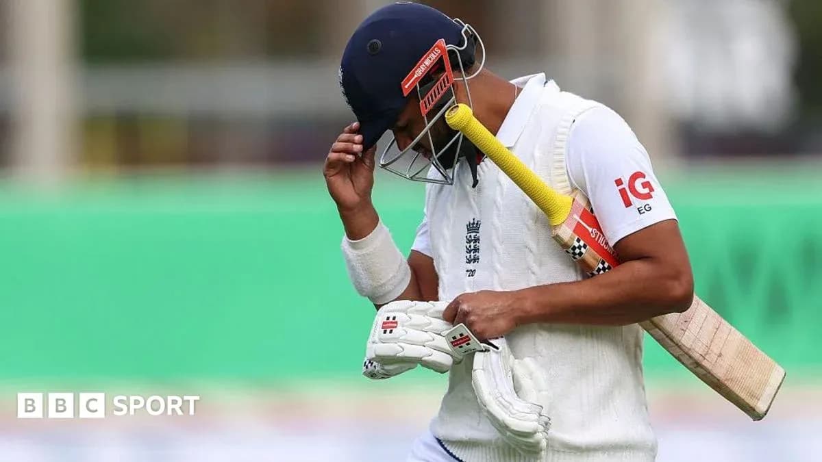 Jugador de cricket de Inglaterra se retira del campo Jugador de cricket de Inglaterra se retira del campo