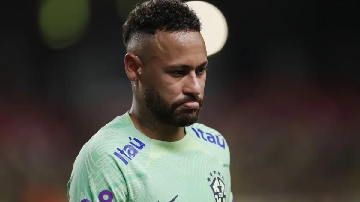Neymar con camiseta de Brasil durante el partido Neymar con camiseta de Brasil durante el partido