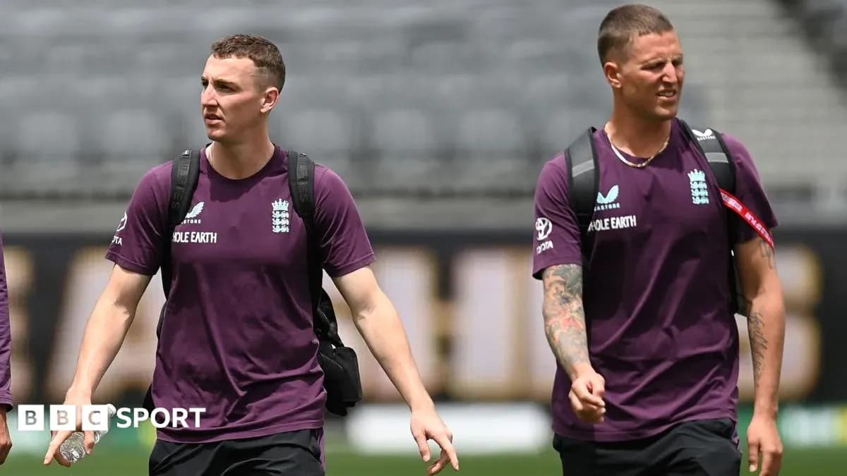 Jugadores de Inglaterra llegando al campo de cricket Jugadores de Inglaterra llegando al campo de cricket