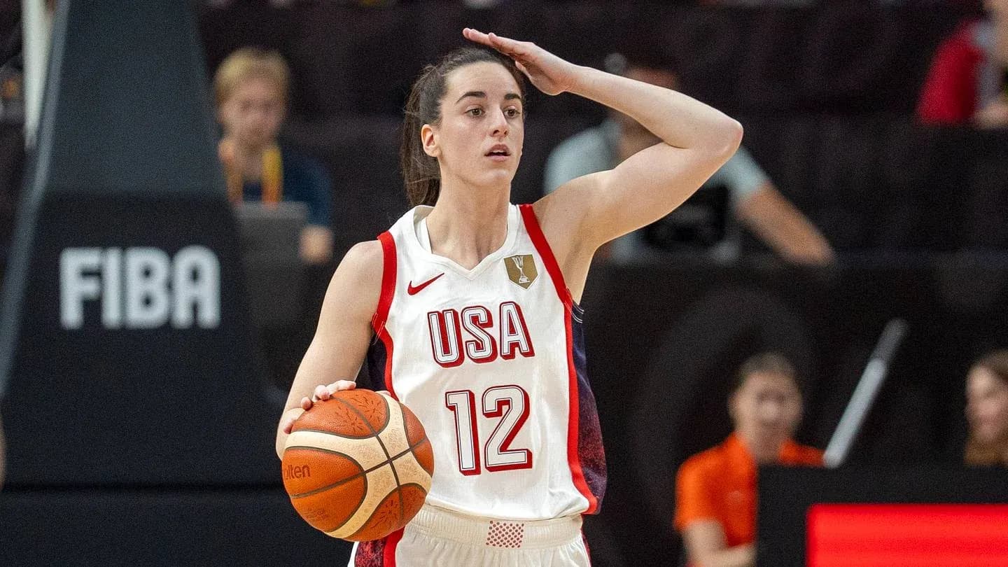 Jugadora de baloncesto de Estados Unidos con balón Jugadora de baloncesto de Estados Unidos con balón