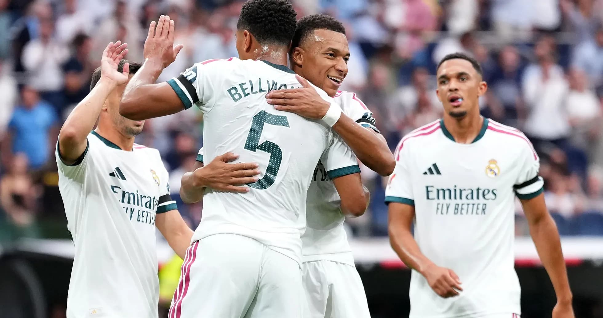 Jugadores del Real Madrid celebrando un gol Jugadores del Real Madrid celebrando un gol