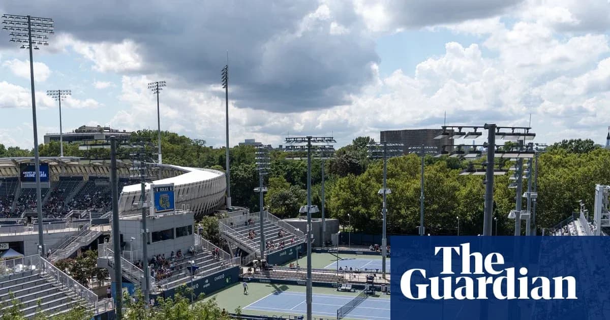 Vista panorámica del complejo de tenis con canchas Vista panorámica del complejo de tenis con canchas