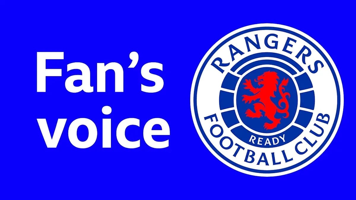 Texto 'Fan's voice' junto al escudo de Rangers FC Texto 'Fan's voice' junto al escudo de Rangers FC