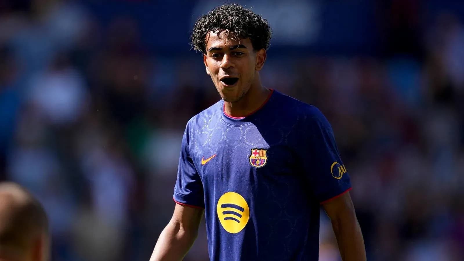 Jugador de Barcelona en el campo durante el partido Jugador de Barcelona en el campo durante el partido